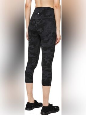 Lululemon camo crops W 11”
